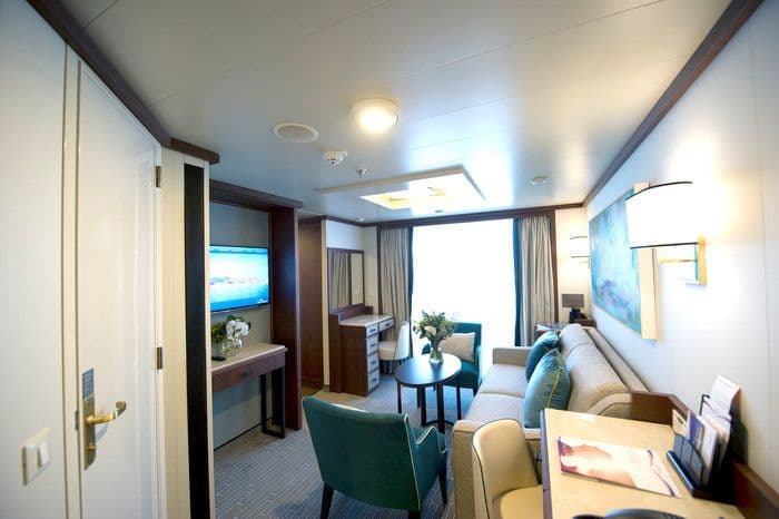 P&O Cruises Britannia Suite 4.jpg